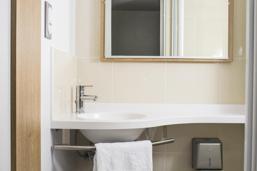 Hotel Inn Design モンリュソン 部屋 写真